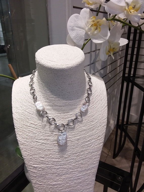 Short Pearl Necklace