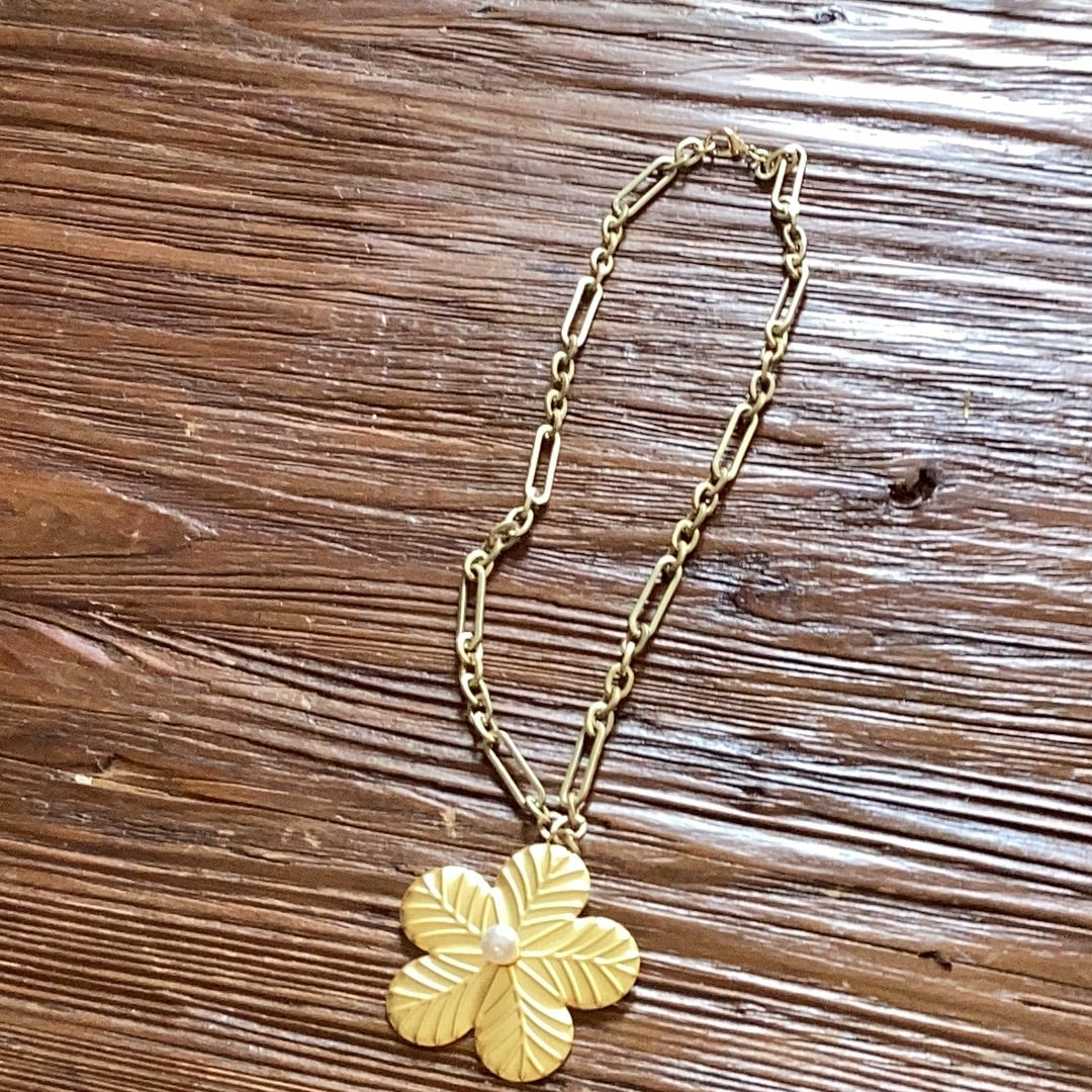 Gold flower chain necklace
