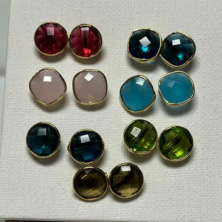 Hydro stud earrings