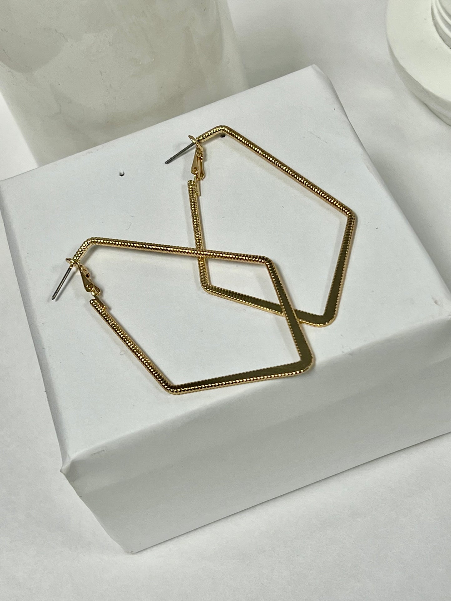 Filagree gold Diamond shape Hoop