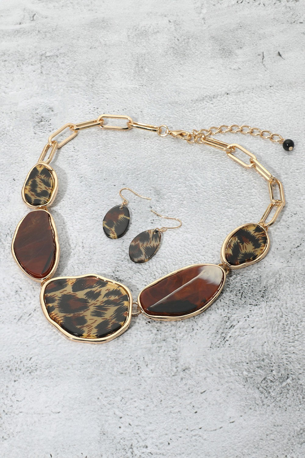 Abstract Plate Statement Neck