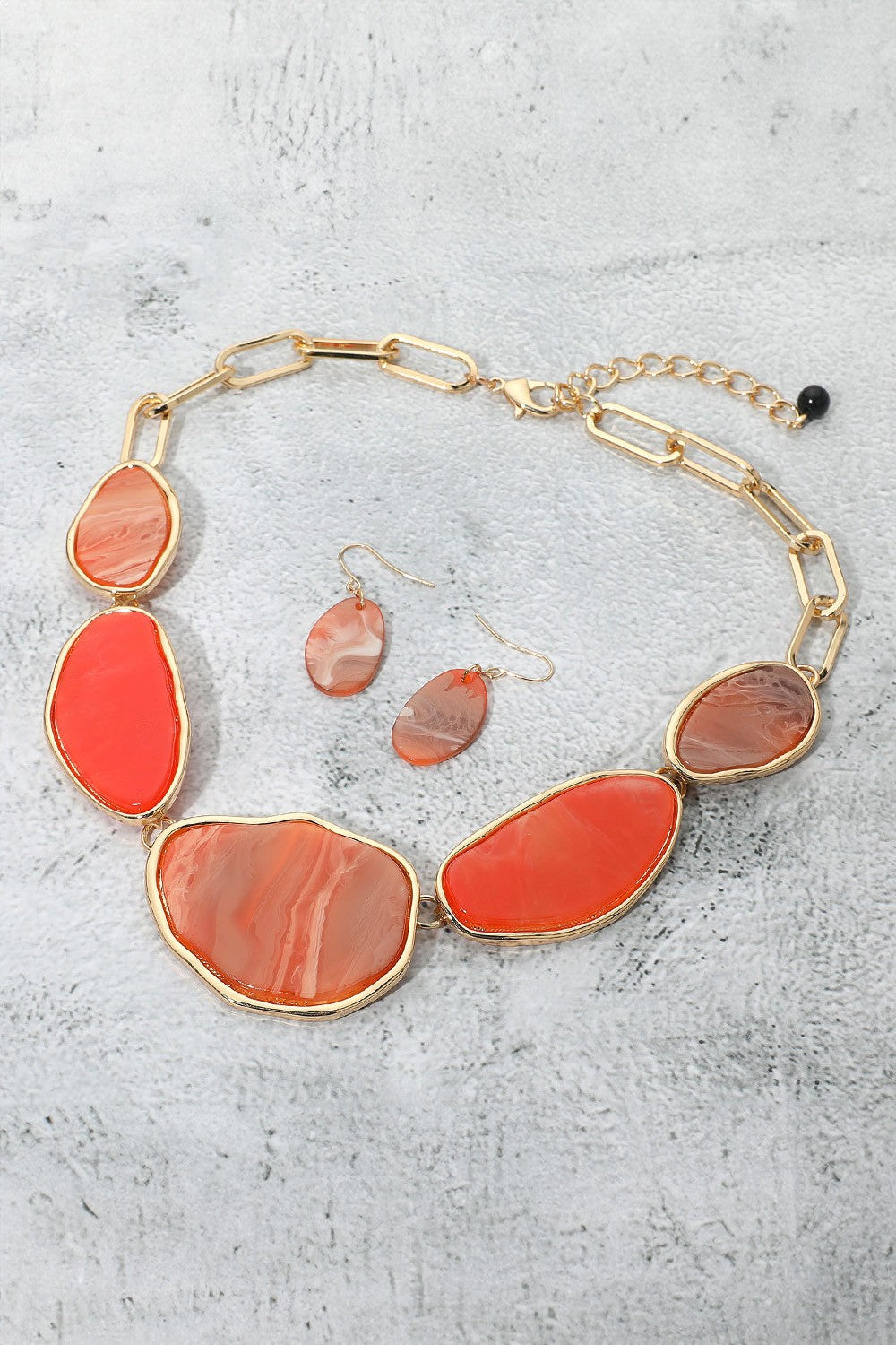 Abstract Plate Statement Neck