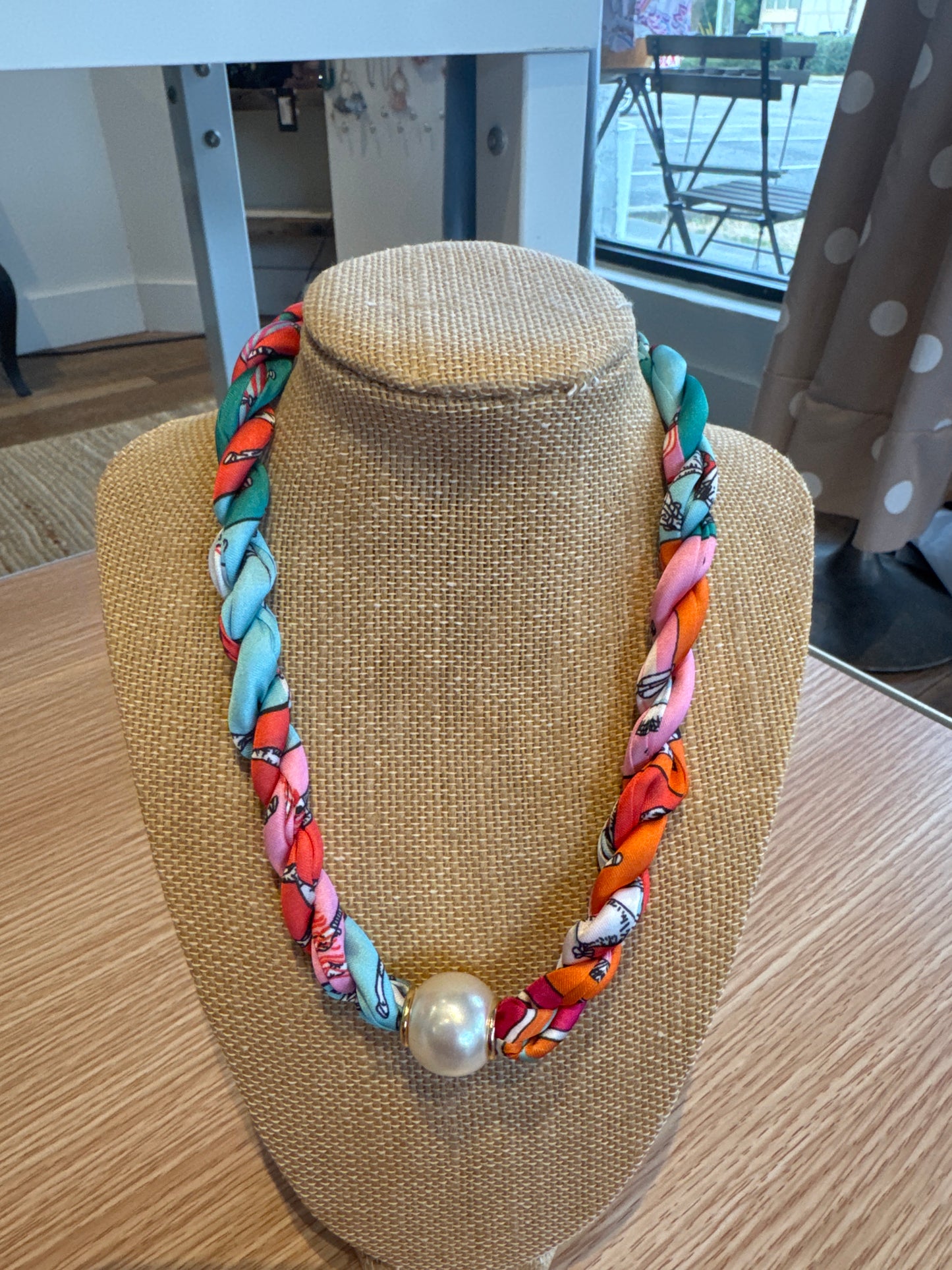 Twisted scarf pearl necklace