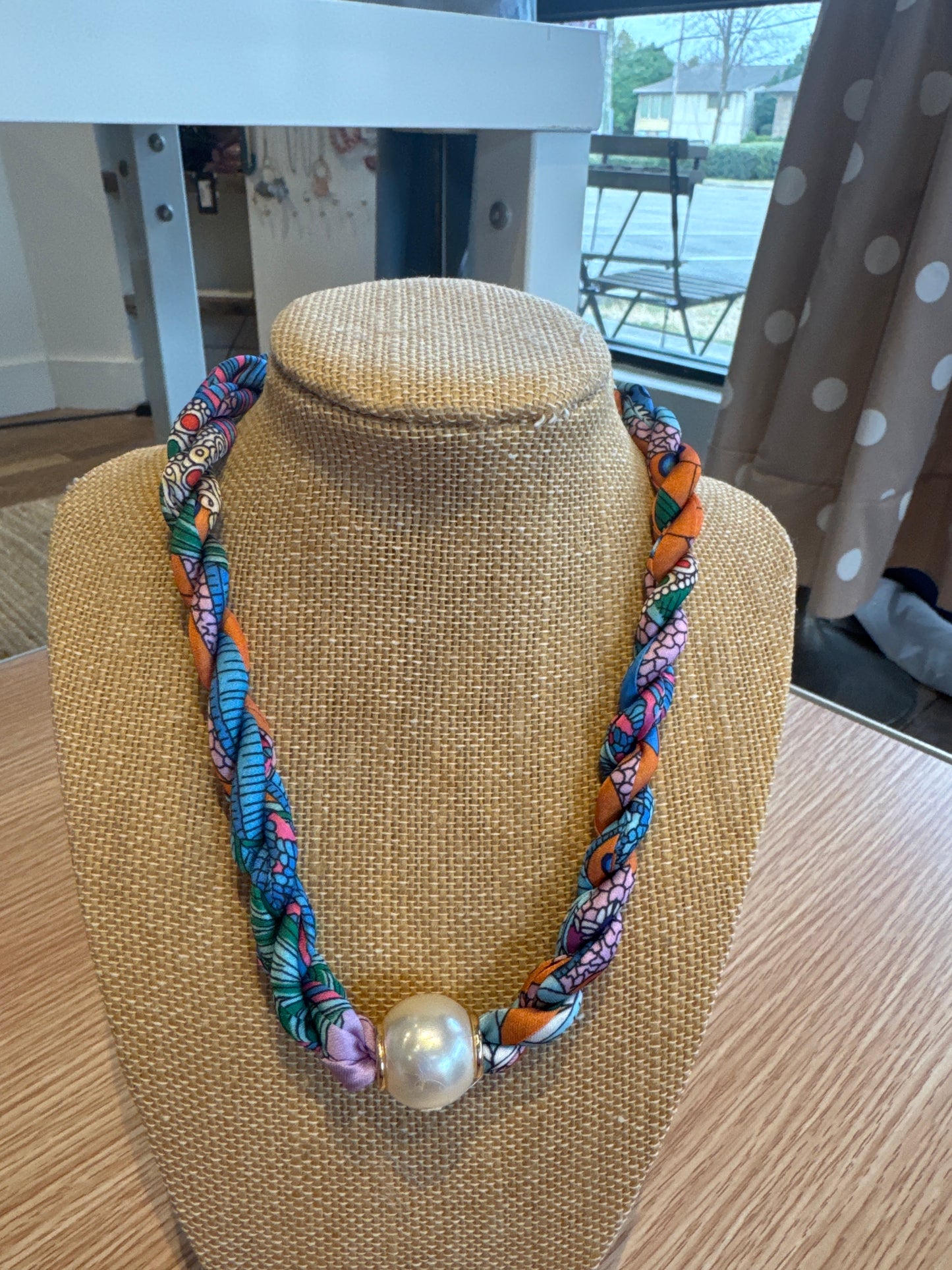 Twisted scarf pearl necklace