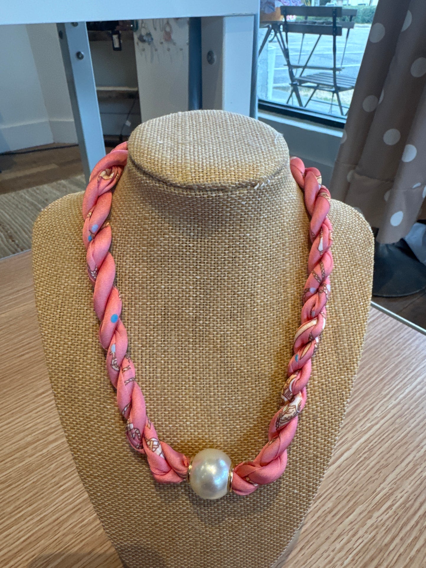 Twisted scarf pearl necklace