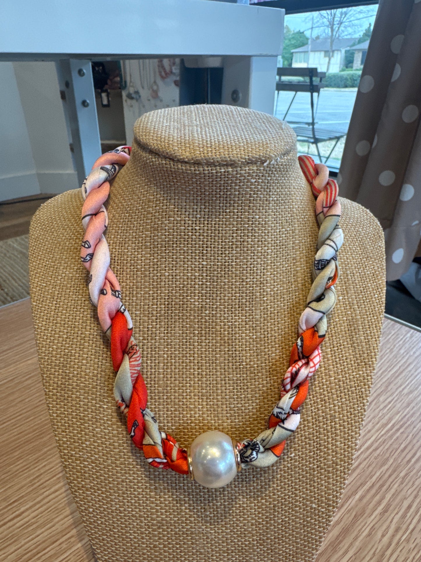 Twisted scarf pearl necklace