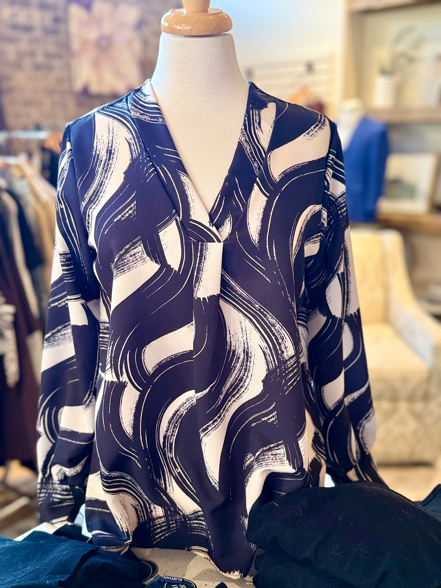 Print V-Neck w/ Cuff