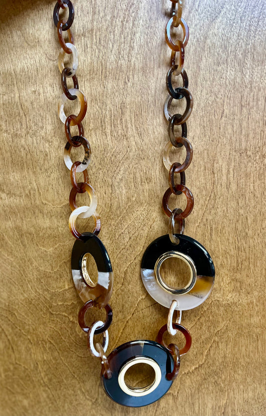 Horn and gold circle necklace